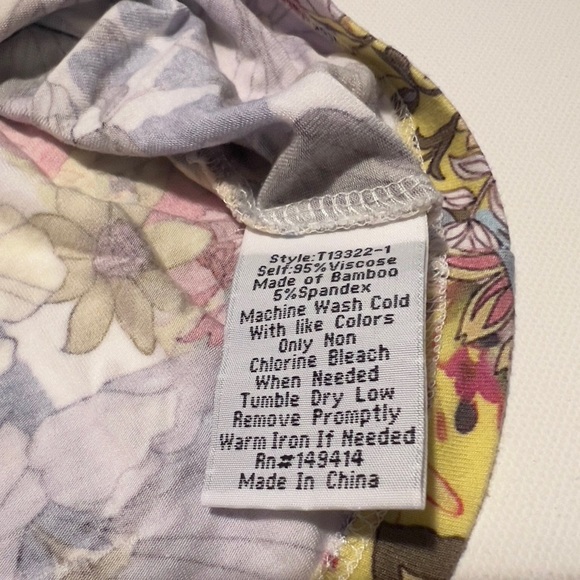 EUC Johnny Was Midsummer Favorite V-Neck Swing Tee Jersey Top Size Large (A) - Picture 3 of 6